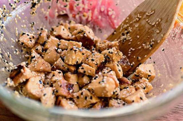 Салат с курицей и помидорами Салат с курицей и помидорами